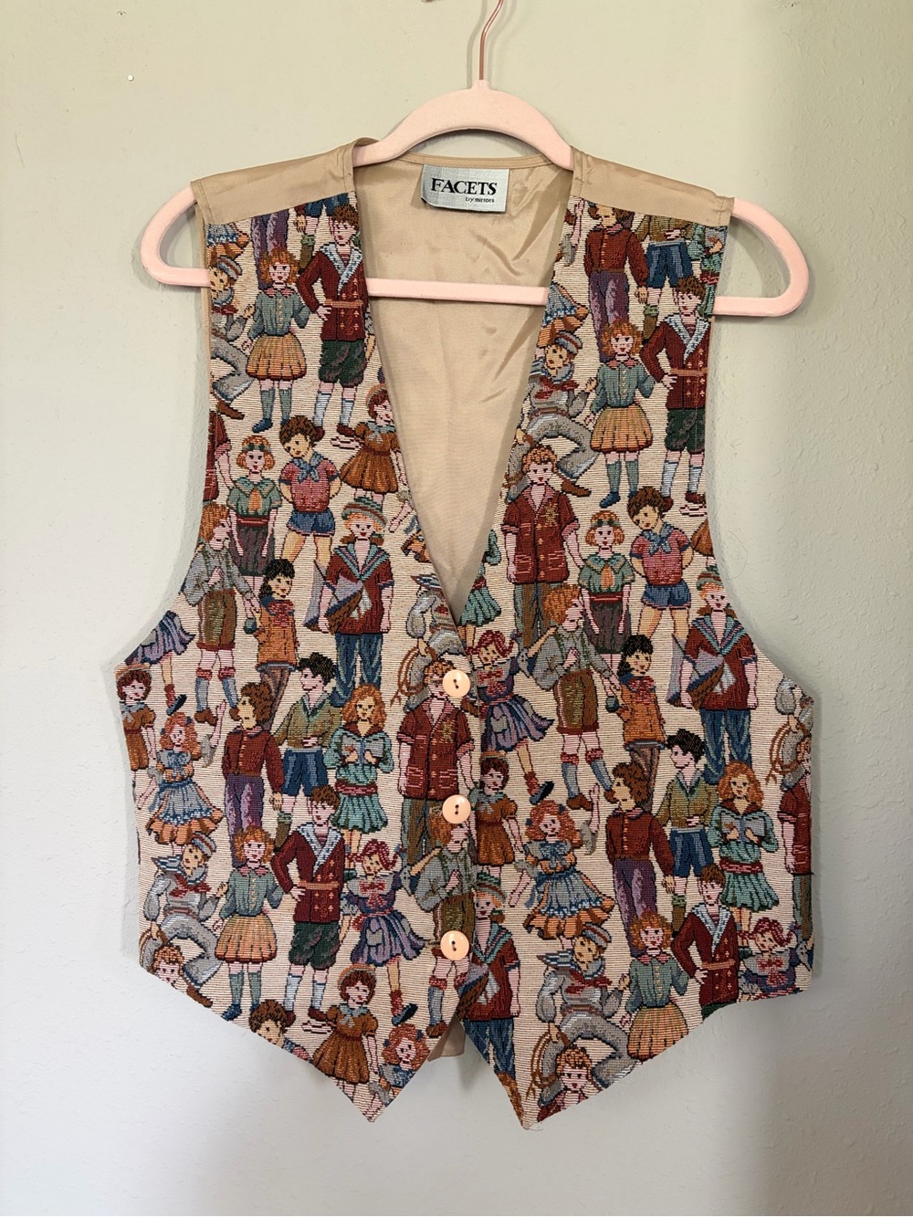FACETS Cream Tapestry Figurine Vest